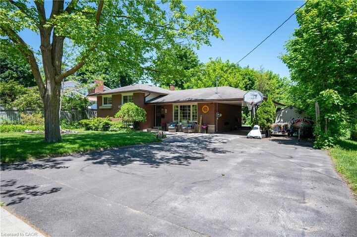 Property Photo:  6 Gerrard Avenue  ON N3C 2R6 