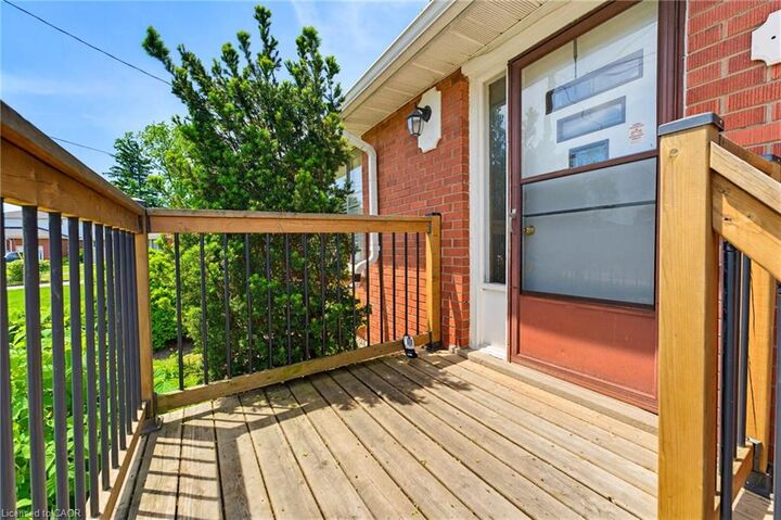 Property Photo:  98 Wise Crescent  ON L8T 2L8 