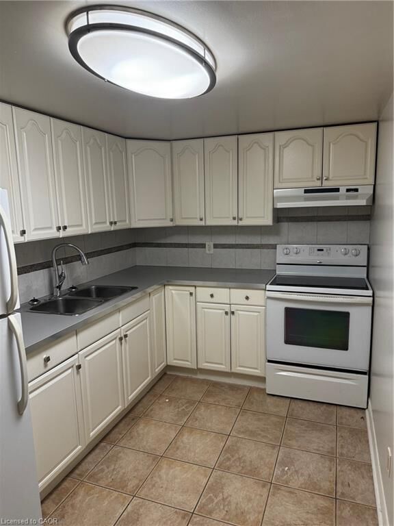 Property Photo:  585 King Street 5  ON L3B 3L3 
