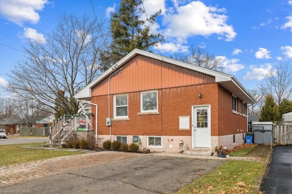 Property Photo:  9 Grenadier Drive Lower  ON L8T 4C7 