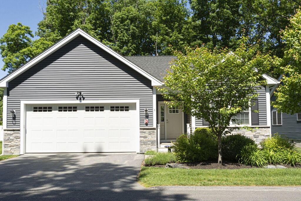 Property Photo:  5 Abby Ln 5  MA 01545 
