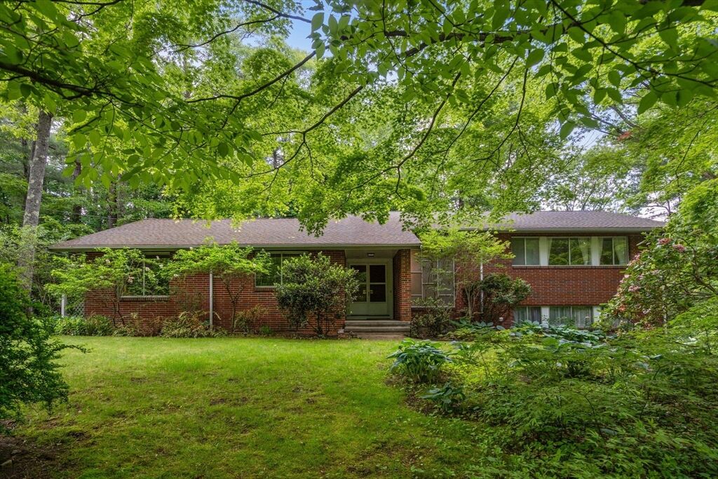 Property Photo:  26 Arrowhead Rd  MA 02493 
