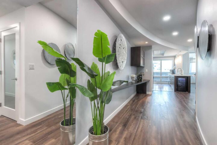 Property Photo: 530 12 Avenue SW 604 AB T2R 0B1