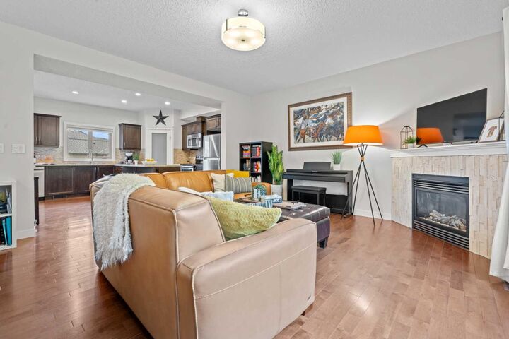 Property Photo: 1916 36 Street SW 3 AB T3E 2Y9