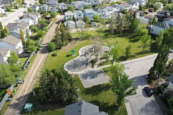 Property Photo:  279 Hidden Hills Road NW  AB T3A 5X9 