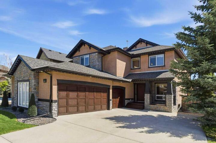 23 Aspen Stone Crescent SW — photo 1