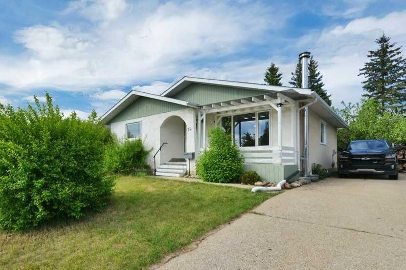 Property Photo: 22 Blackstone Avenue AB T4L 1P7