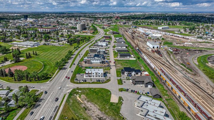 Property Photo: 9405 Resources Road 2 AB T8V 8C2