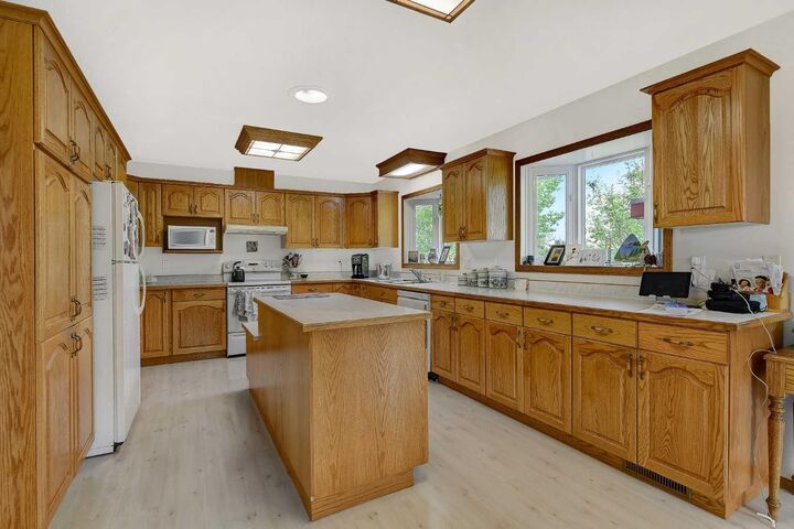 Property Photo: 710 8th Avenue W AB T0H 0C0