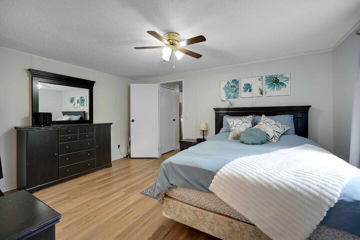 Property Photo:  301 Stanley Avenue  AB T1S 1M5 