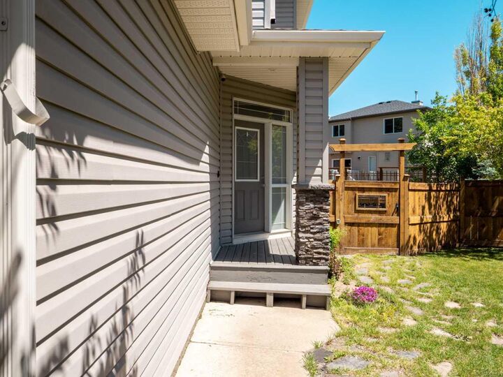 Property Photo:  111 Fairmont Road S  AB T1K 8C8 