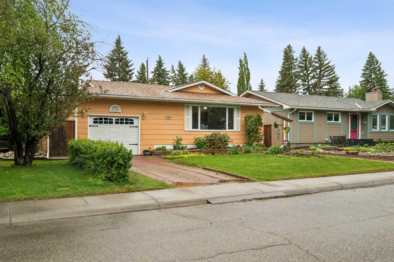 Photo de la propriété: 1403 104 Avenue SW AB T2W 0A7