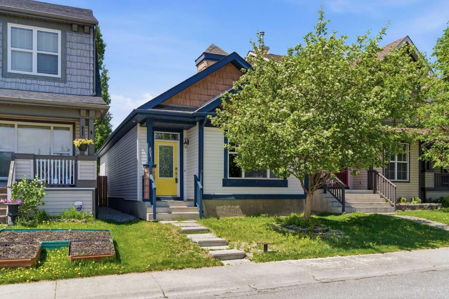 Property Photo:  203 Auburn Bay Heights SE  AB T3M 0A8 