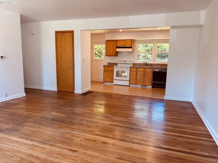Property Photo: 4213 SE Rio Vista St OR 97222