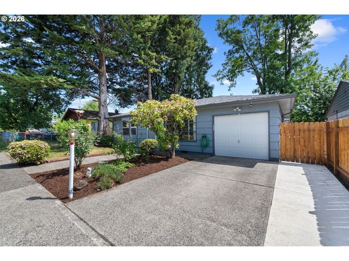 Property Photo: 3215 E 30th St WA 98661
