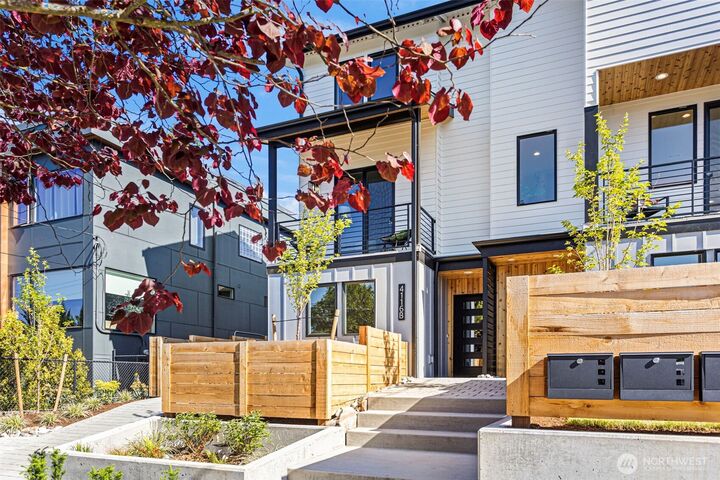 Property Photo:  4116 NE 60th Street B  WA 98115 