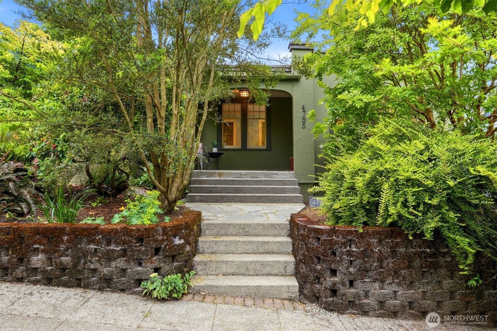 Property Photo:  4755  39th Avenue S  WA 98118 