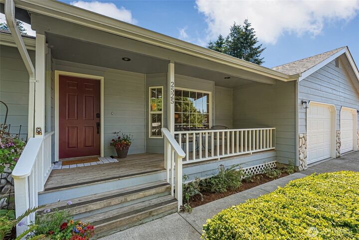 Property Photo:  2525  Silves Court  WA 98247 