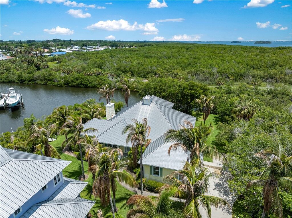 Property Photo:  2165 7th Avenue SE  FL 32962 