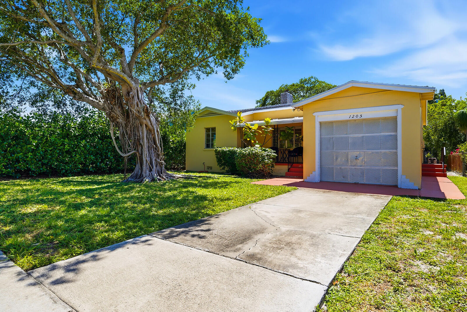 Property Photo:  1205 North M Street  FL 33460 