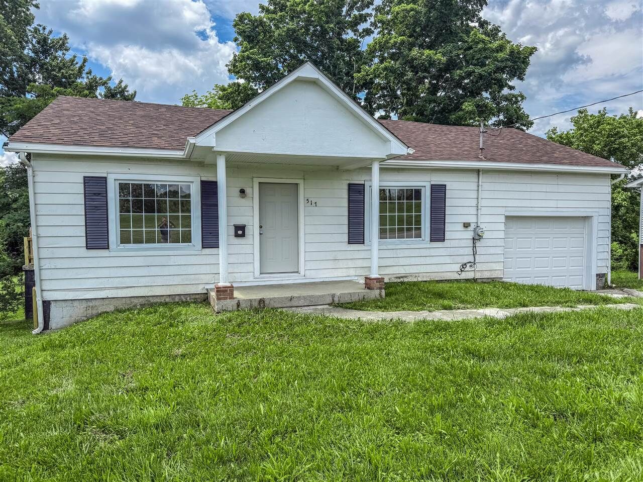 Property Photo: 517 E Hodgenville Avenue KY 42743