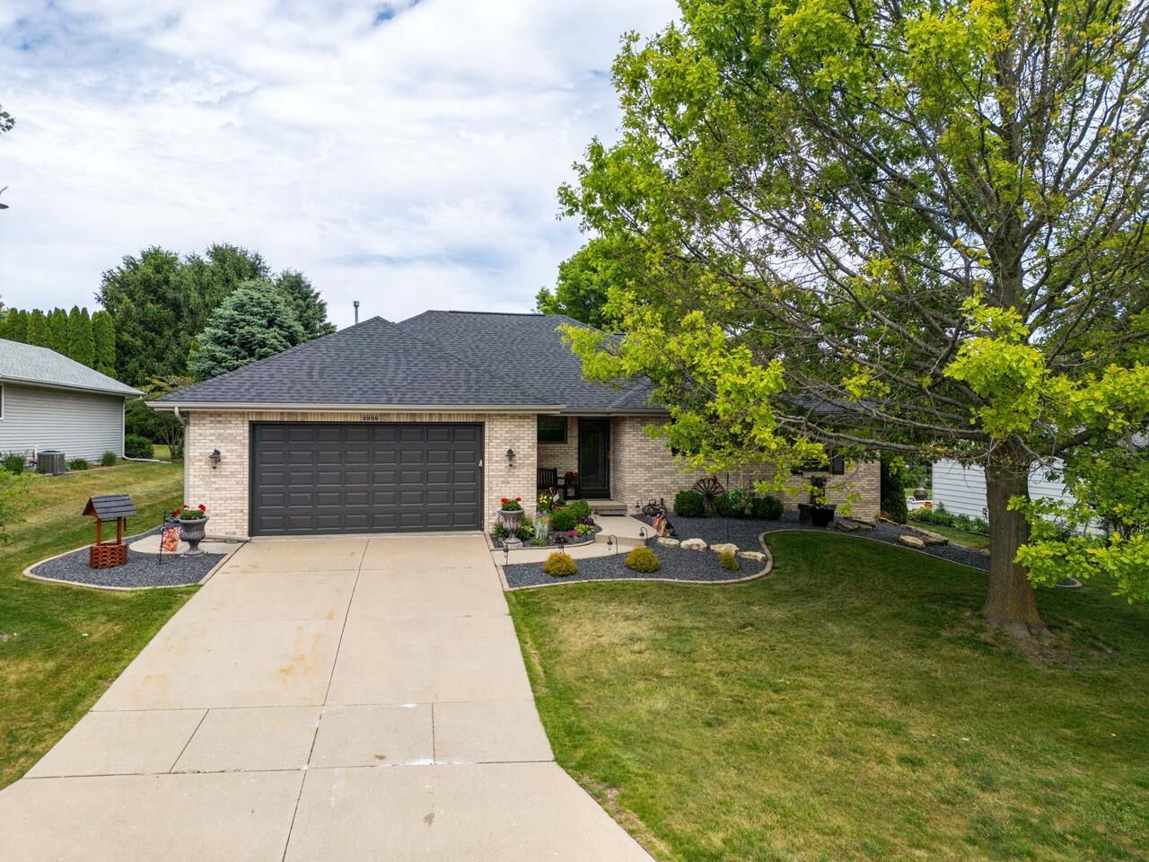 Property Photo:  2938 Yale Drive  WI 53548 