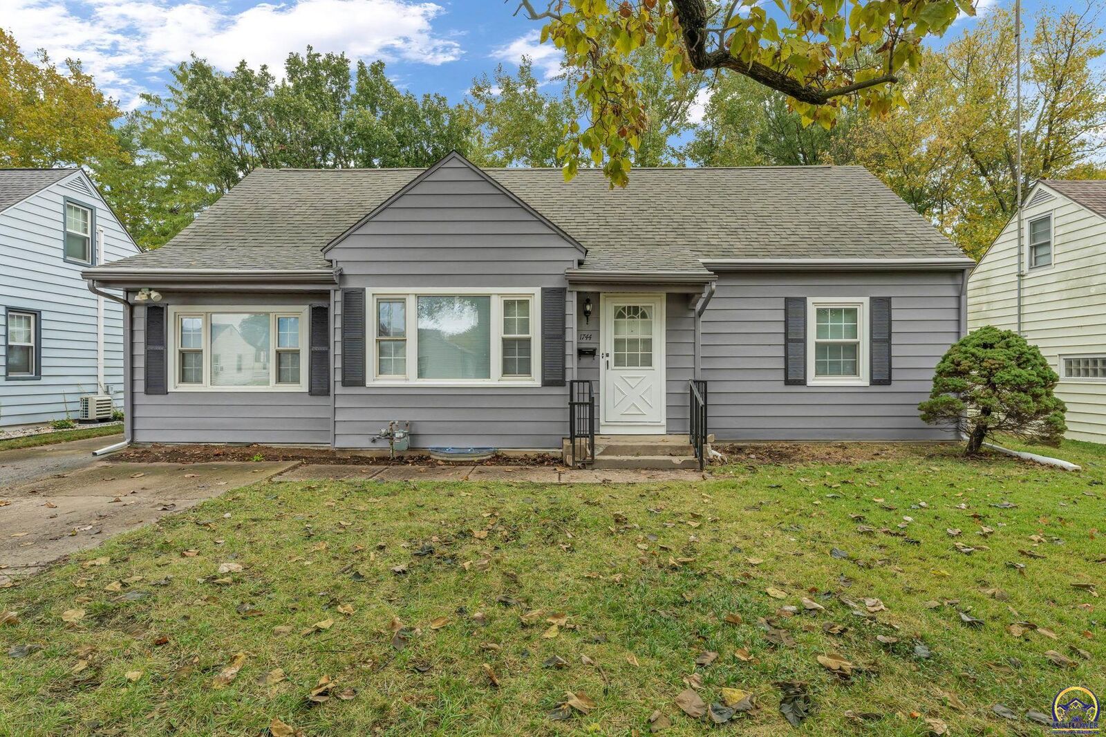 Property Photo:  1744 SW Atwood Ave  KS 66604 