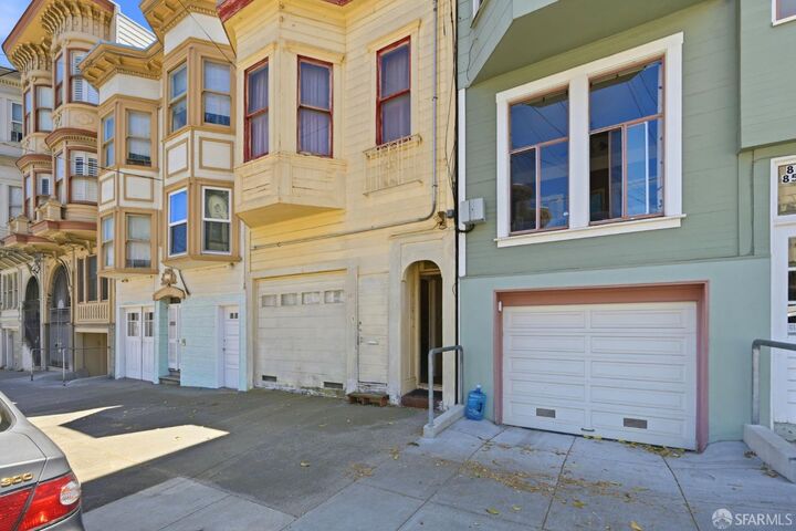 Property Photo: 847 Greenwich Street CA 94133