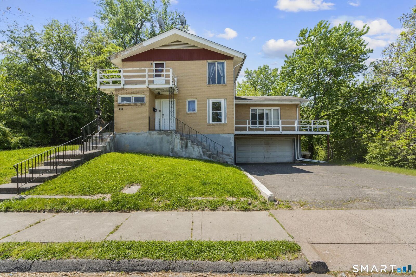 Property Photo:  193 Hampton Street  CT 06120 