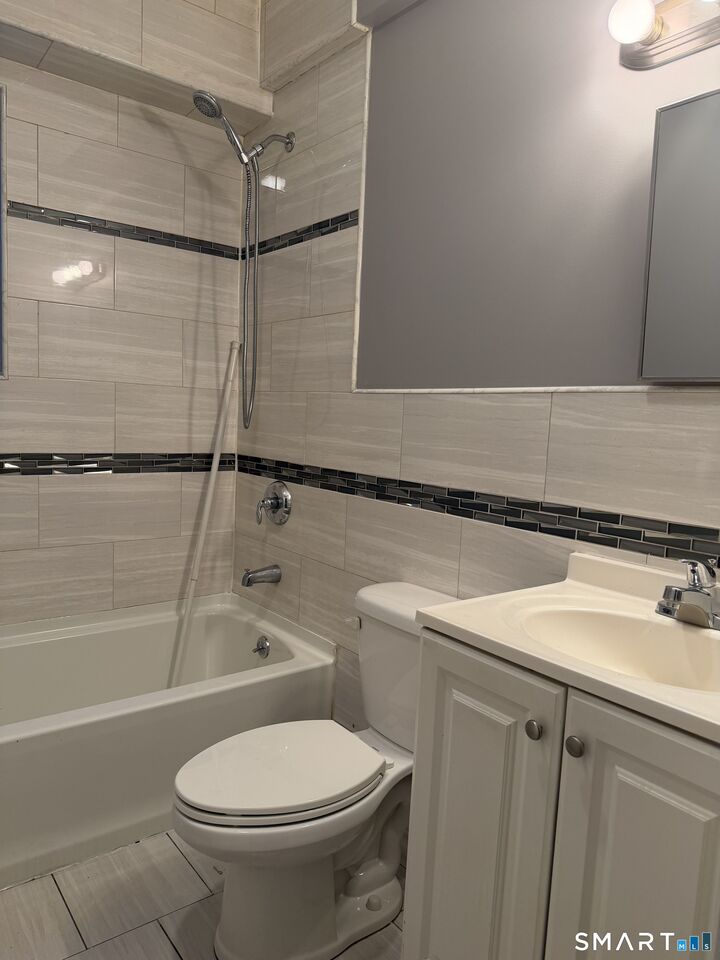 Property Photo:  115 Bedford Street  CT 06120 