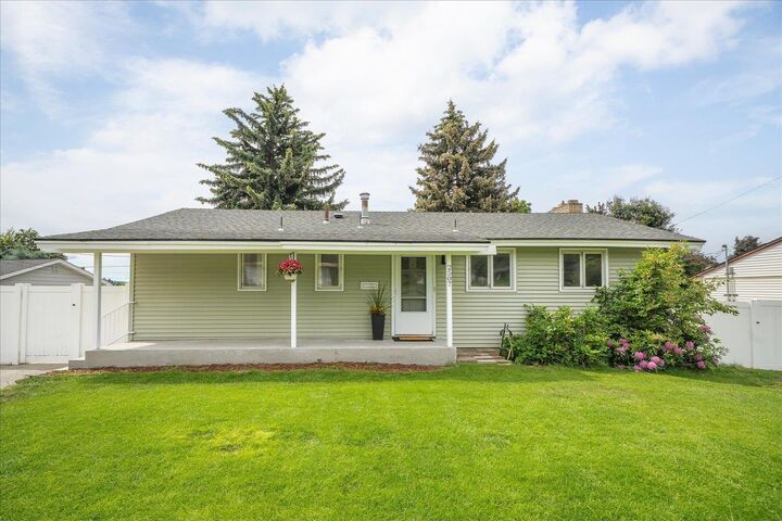 Property Photo:  2507 W Holyoke Ave  WA 99208 