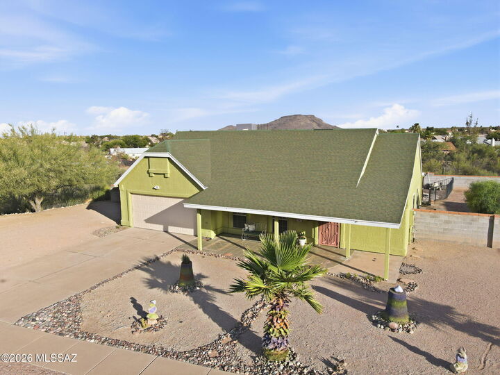 Property Photo: 2801 W Calle Gardenias AZ 85745