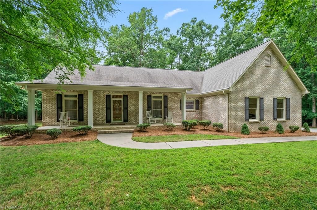 Property Photo:  434 Yachtsmans Point Drive  NC 27292 