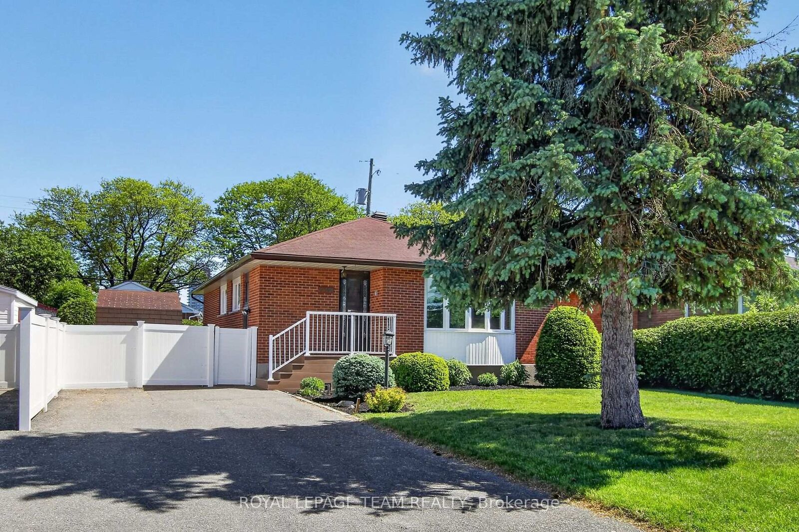 Property Photo: 2390 Cheshire Road ON K2C 1G3