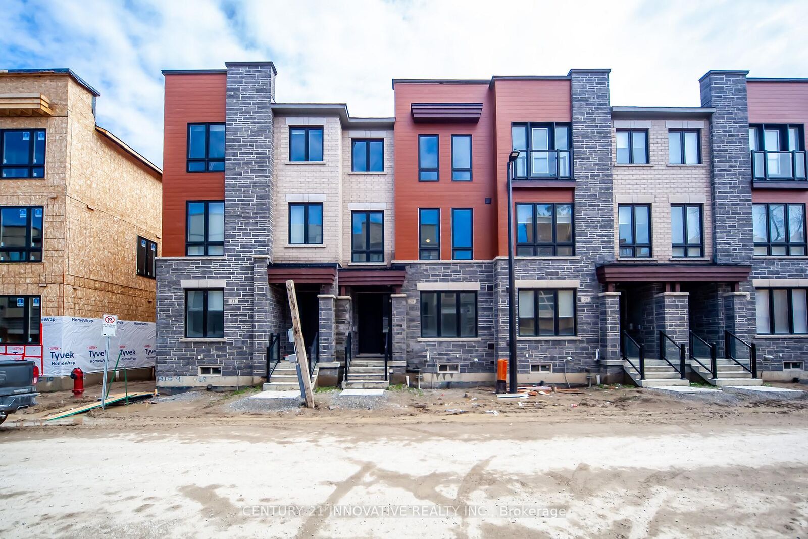 Photo de la propriété:  29 Steamboat Way  ON L1N 0M6 