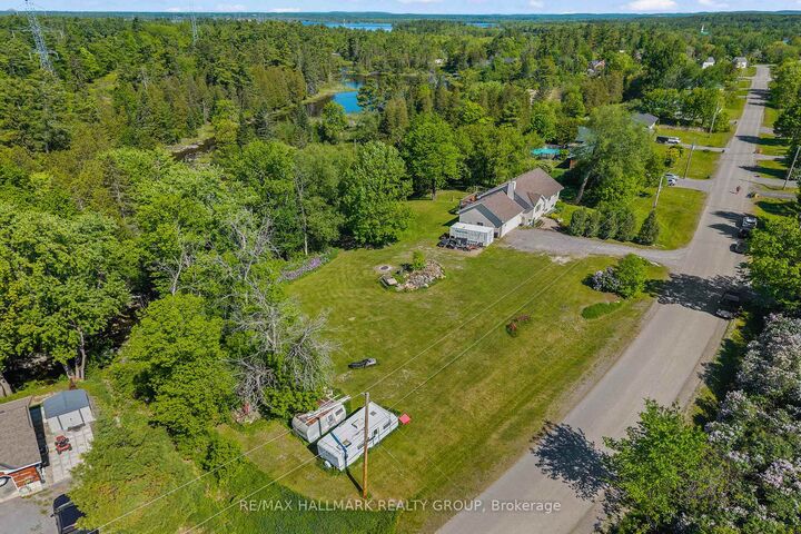 Property Photo: 194 Old Pakenham Road ON K0A 1X0
