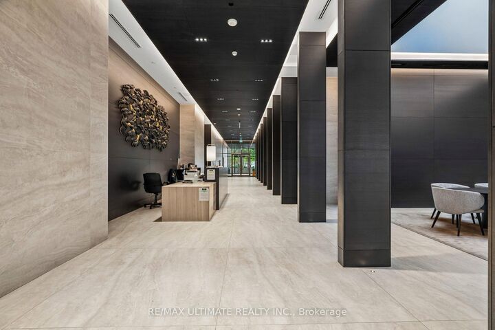 Property Photo: 2221 Yonge Street 3905 ON M4S 2B4