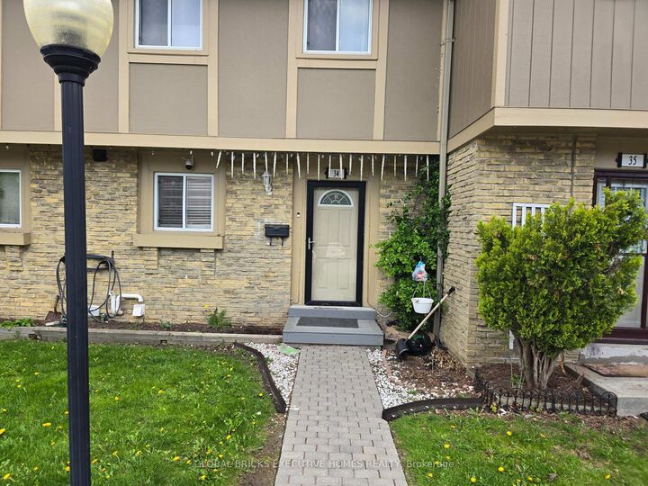 57 Hansen Road N 34 — photo 1