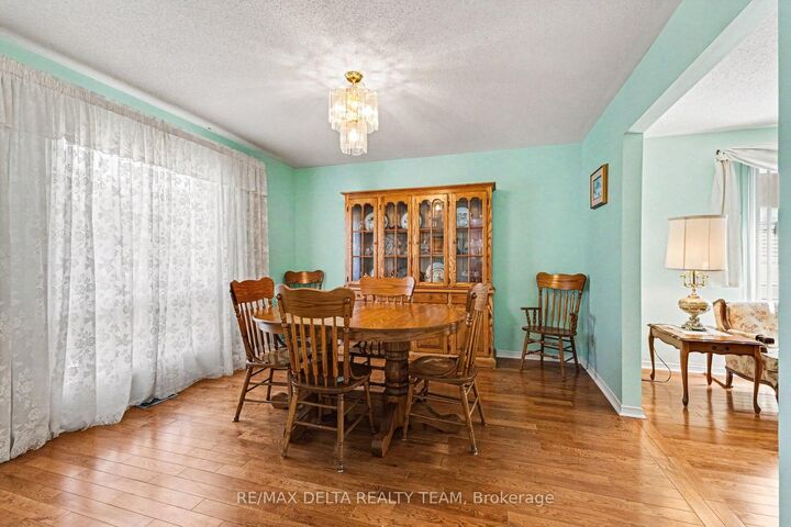 Property Photo: 27 Bramblegrove Crescent ON K1T 3G1