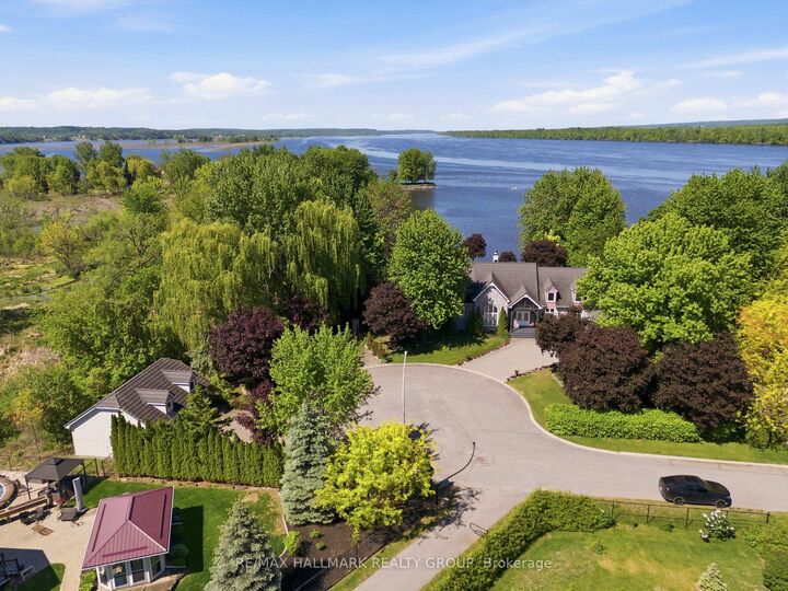 Property Photo: 2584 Woods Street ON K4K 1J2