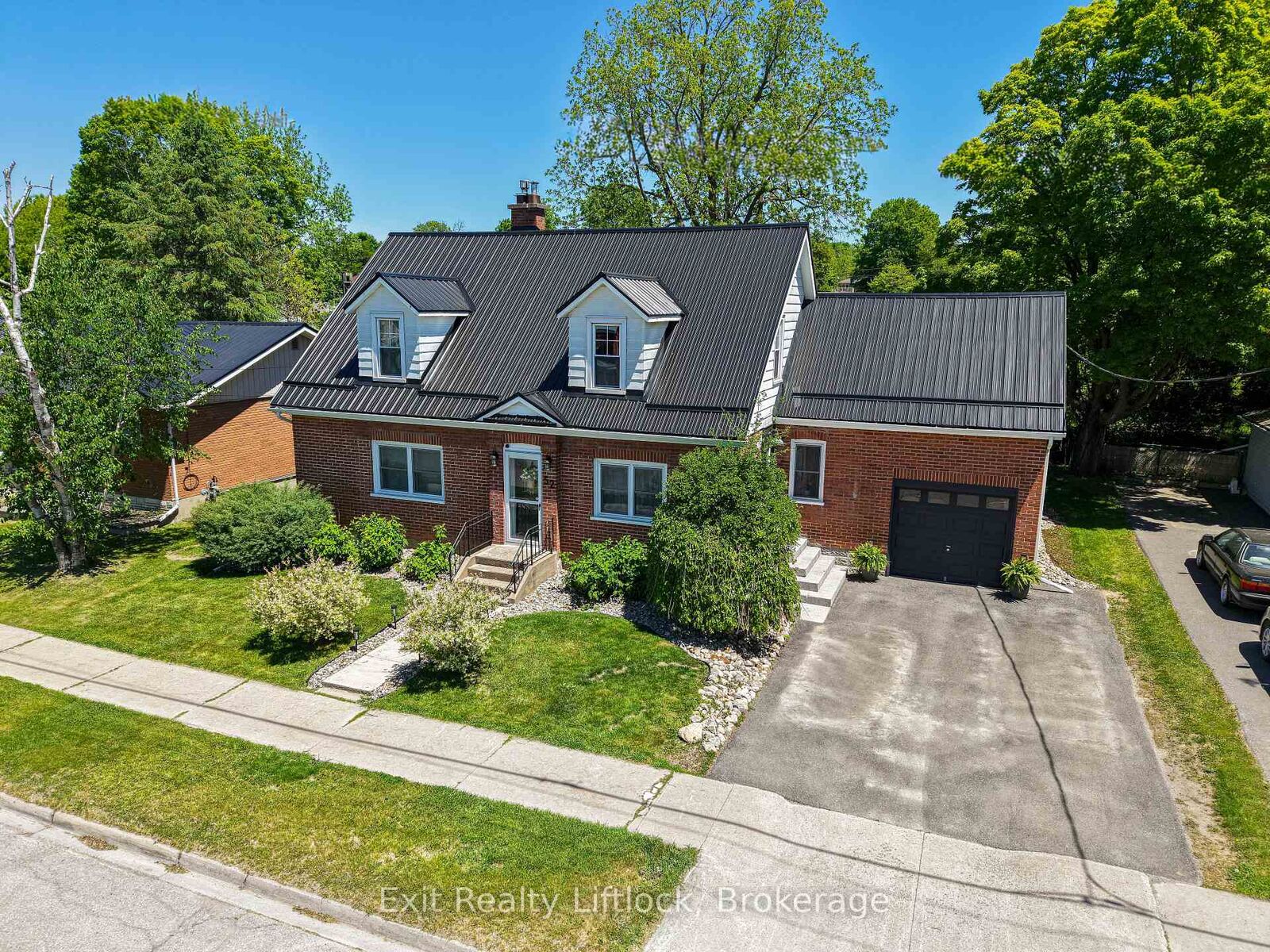 Property Photo: 52 Forsyth Street ON K0K 2M0