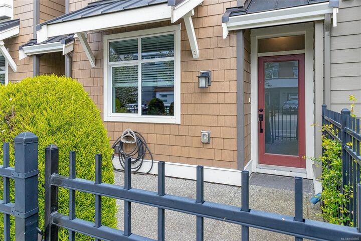 Property Photo: 1243 Flint Ave BC V9B 0Y6
