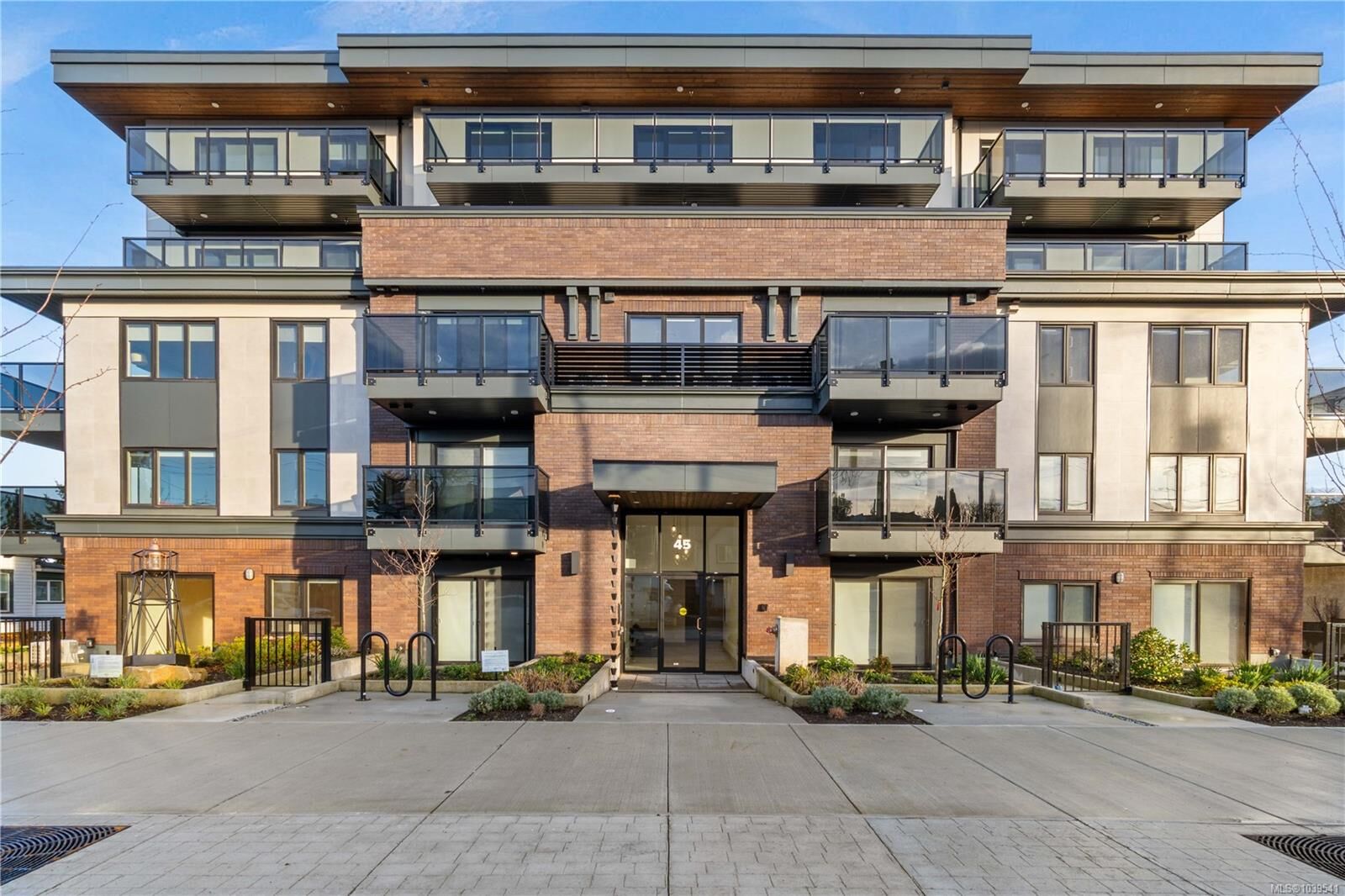 Property Photo:  45 Haliburton St #102  BC V9R 4V6 