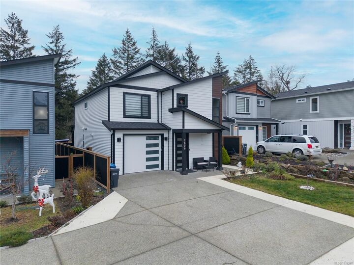 Property Photo: 1636 Roberta Rd S BC V9X 0B6