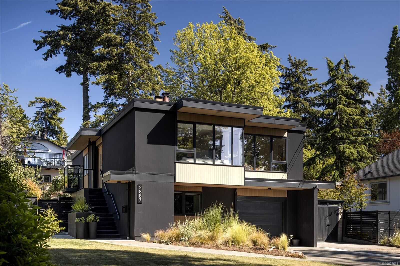 Property Photo:  2887 Colquitz Ave  BC V9A 2L9 