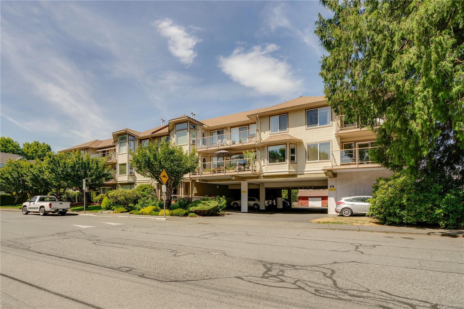 Property Photo: 245 First St #207 BC V9L 1R3