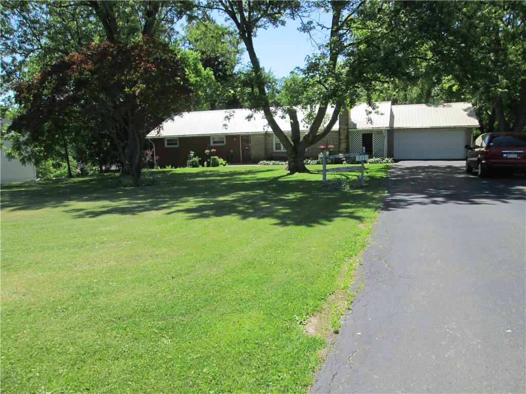 Property Photo:  111 Linden St  PA 15010 
