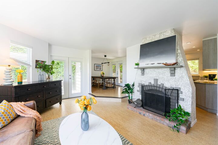 3341 Marine Drive — photo 1