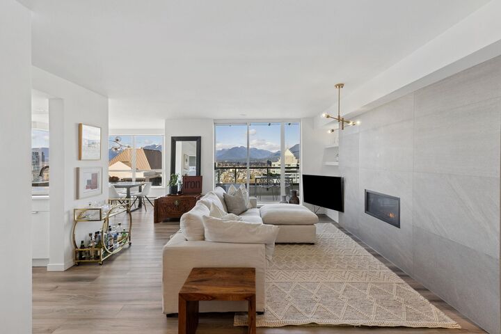 Property Photo: 2138 Madison Avenue 3203 BC V5C 6T6