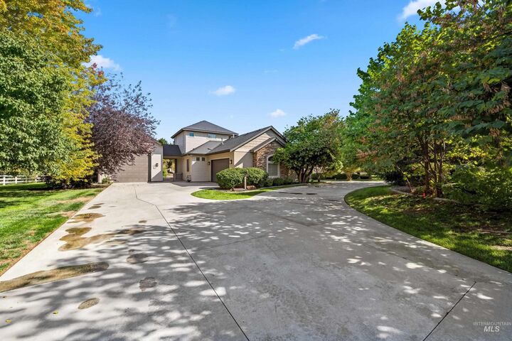 Property Photo:  214 E Shafer Vw  ID 83642-2581 